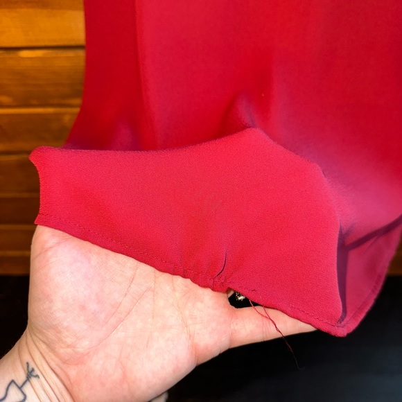 Torrid (1) Red Sequin V-Neck Lightweight Sheer Short Sleeve Blouse - Picture 7 of 10